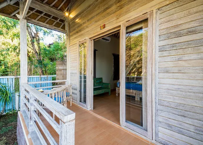 Song Lambung Huts