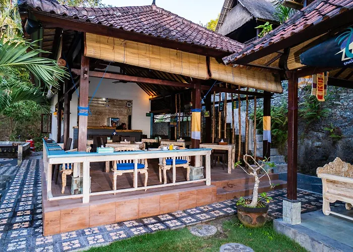 Song Lambung Huts