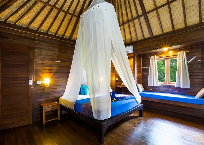 Song Lambung Huts